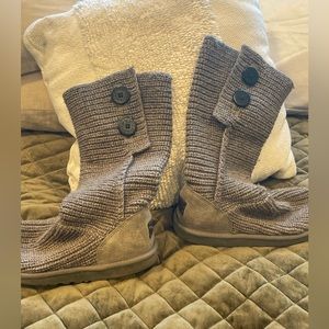 Gray sweater style Uggs size 6
